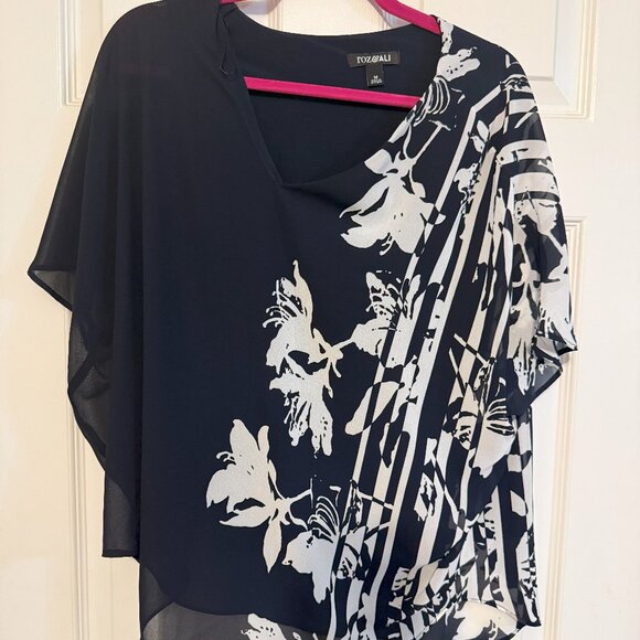 Roz & Ali Blue & White Floral Top – Size Medium, EUC, Oversized Fit, Lightweight - Picture 1 of 4